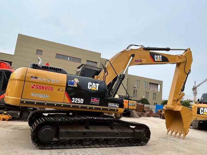 2022 Caterpillar 325D crawler excavator, side view