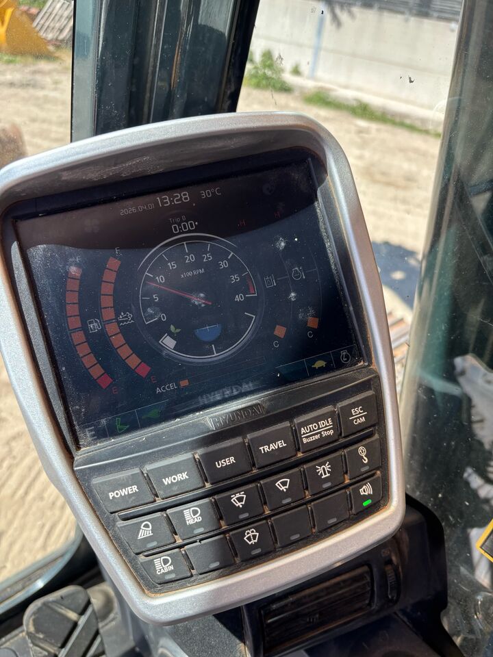 2019 Hyundai HX220L Crawler Excavator