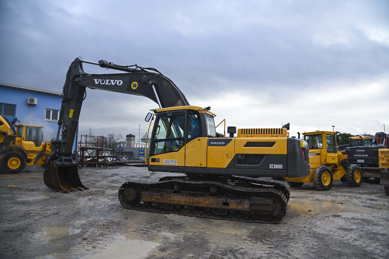 2014 Volvo EC300DNL Crawler Excavator