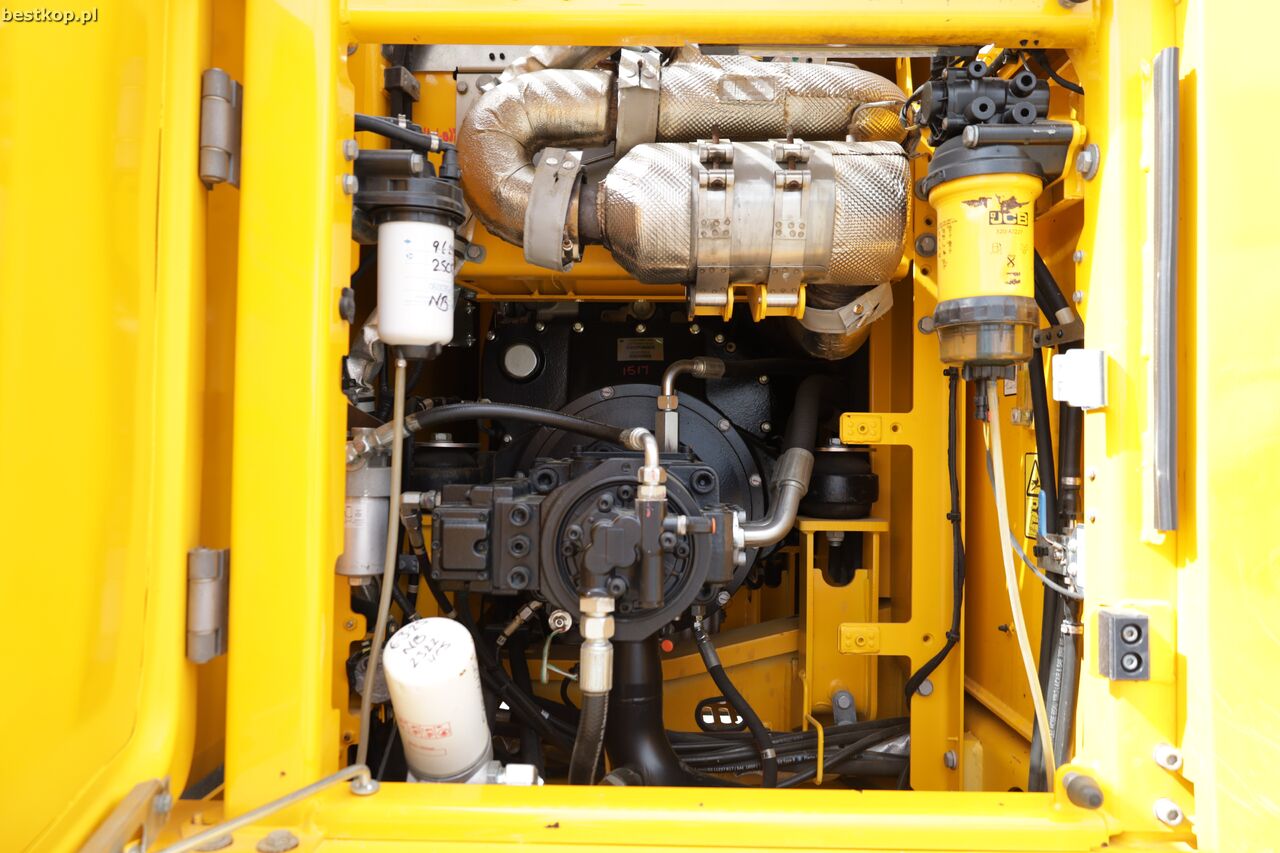 2022 JCB 220X Crawler Excavator