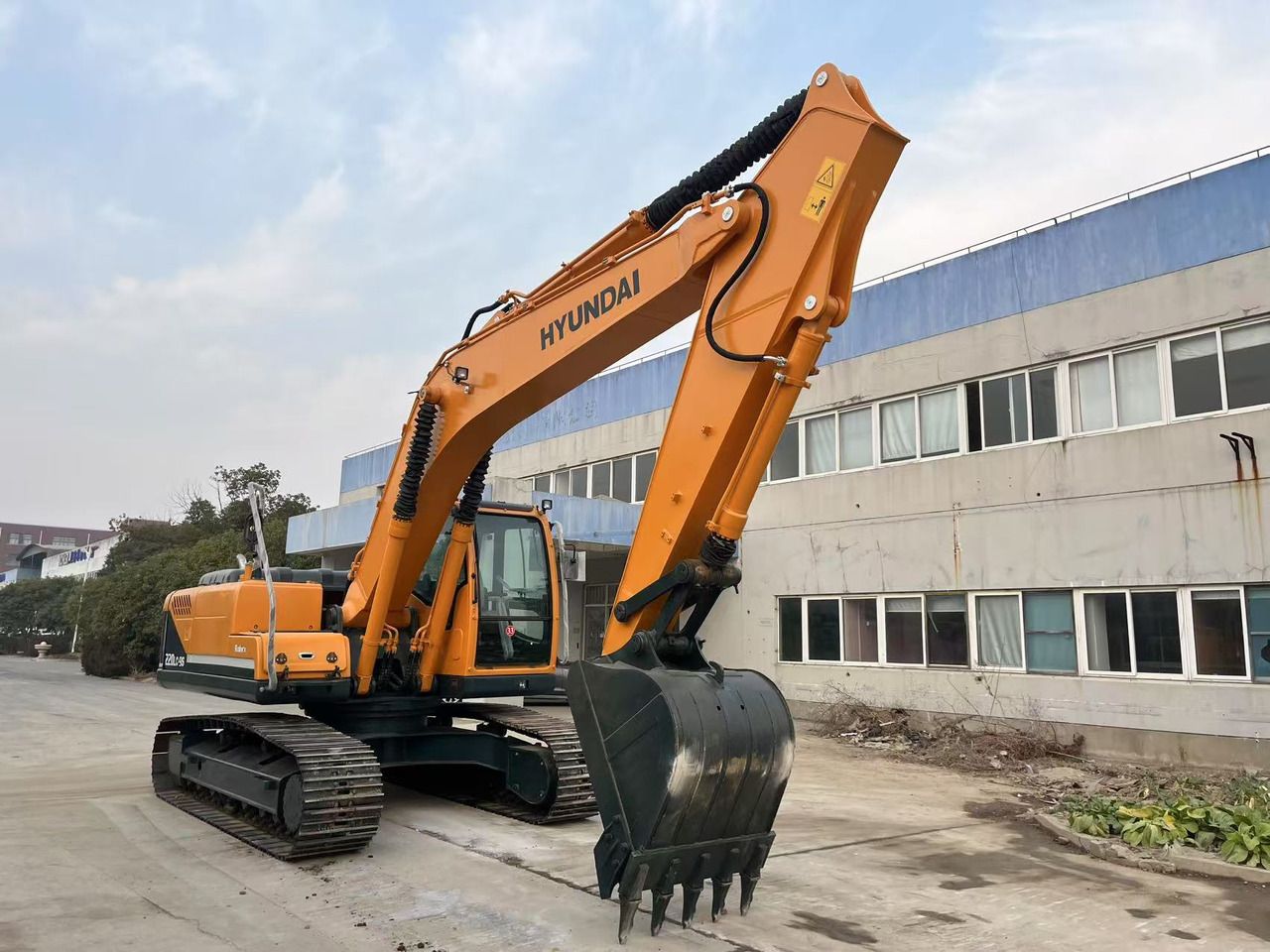 2023 Hyundai R220LC-9S Crawler Excavator