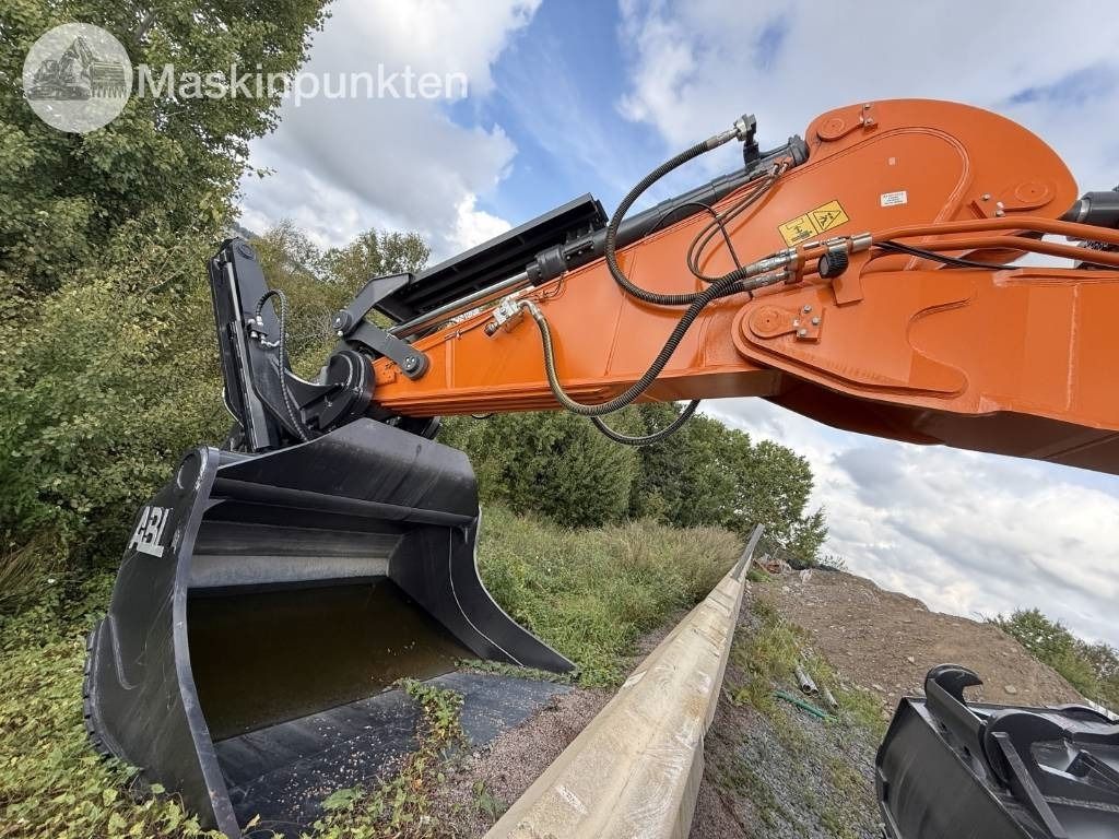 2025 Develon 800LC-7 Crawler Excavator