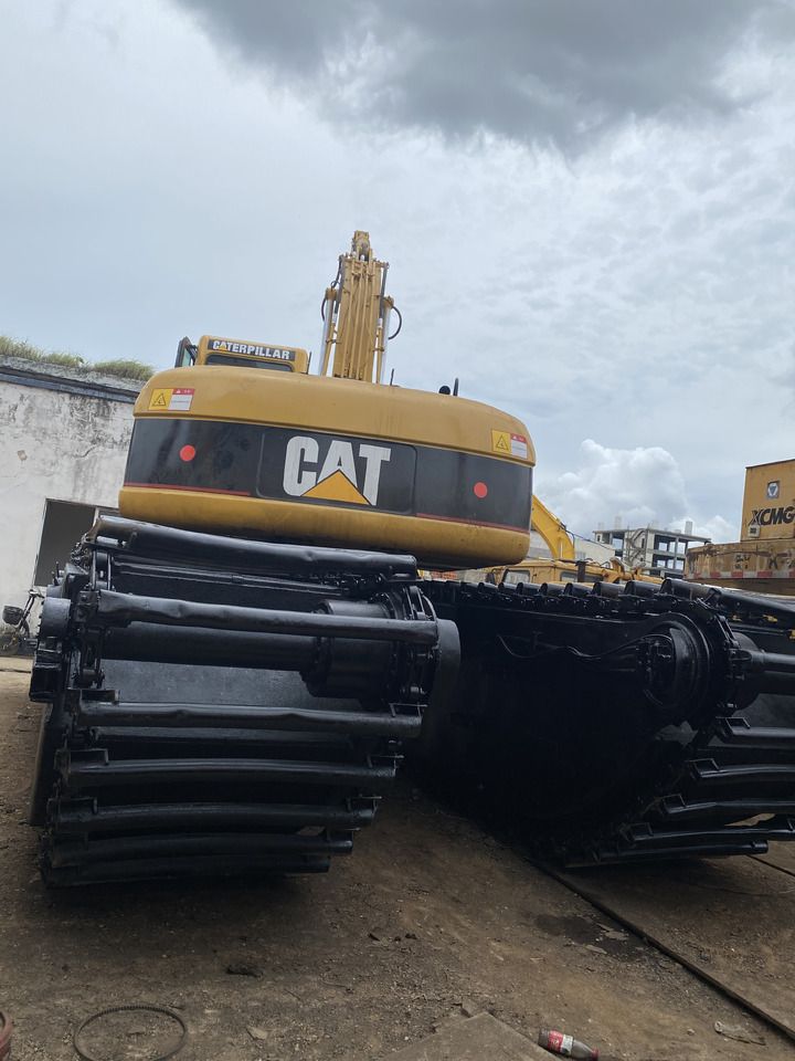 2017 Caterpillar 320C Amphibious Excavator