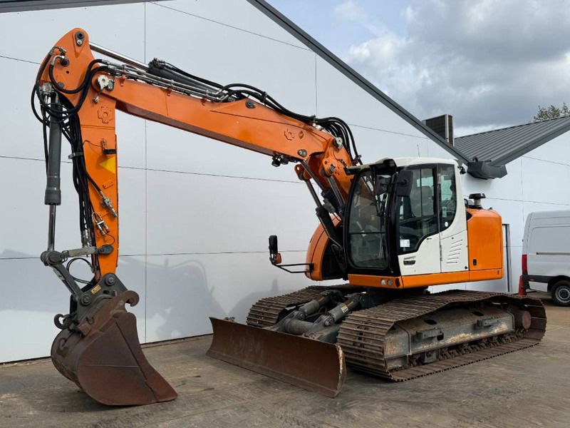 Liebherr R920 Compact - Blade / Triple Boom / Quick Coupler (2017)