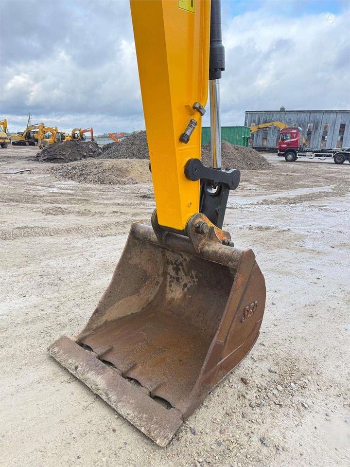 2010 JCB JS220LC Crawler Excavator