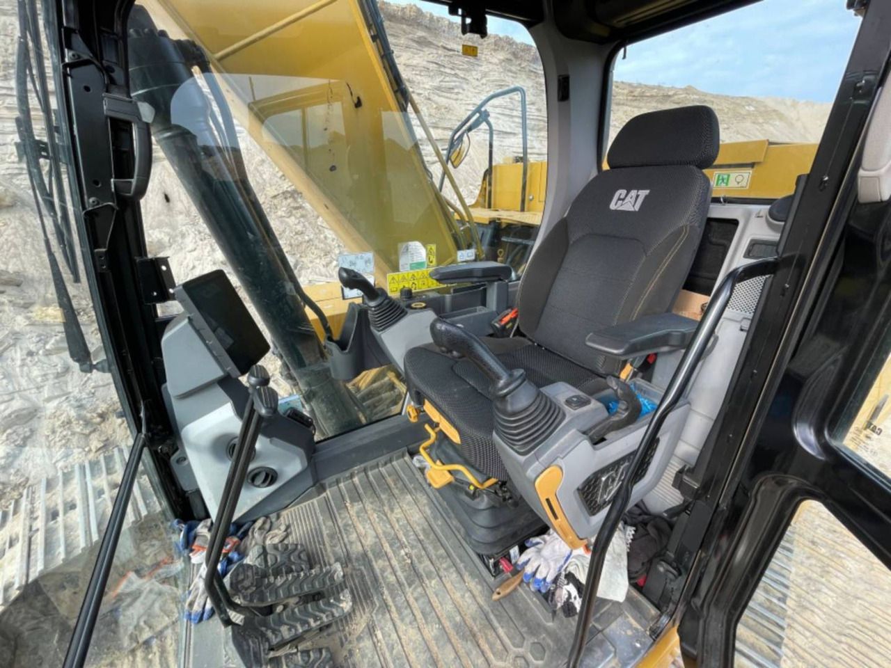 2022 Caterpillar 320 Crawler Excavator