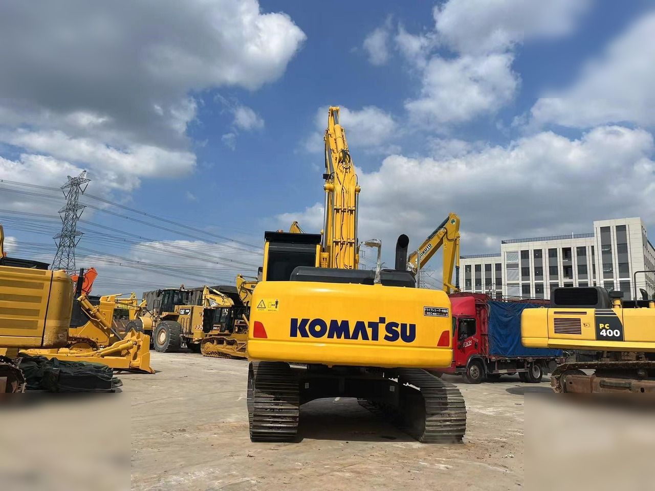 2021 Komatsu PC220-8 Crawler Excavator