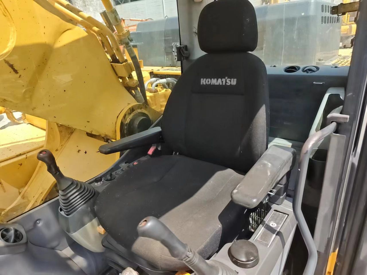 2020 Komatsu PC400-8 Crawler Excavator