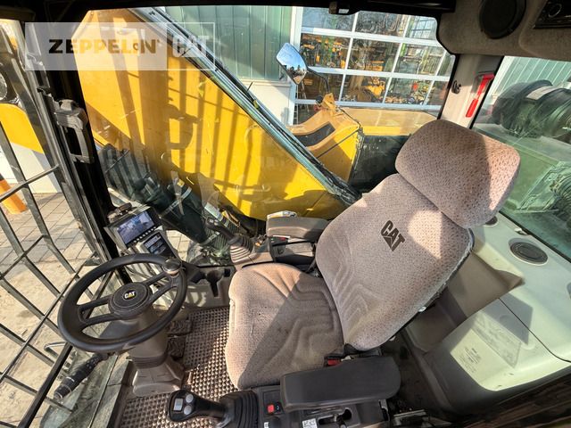 2020 Caterpillar MH3022-06C Material Handler