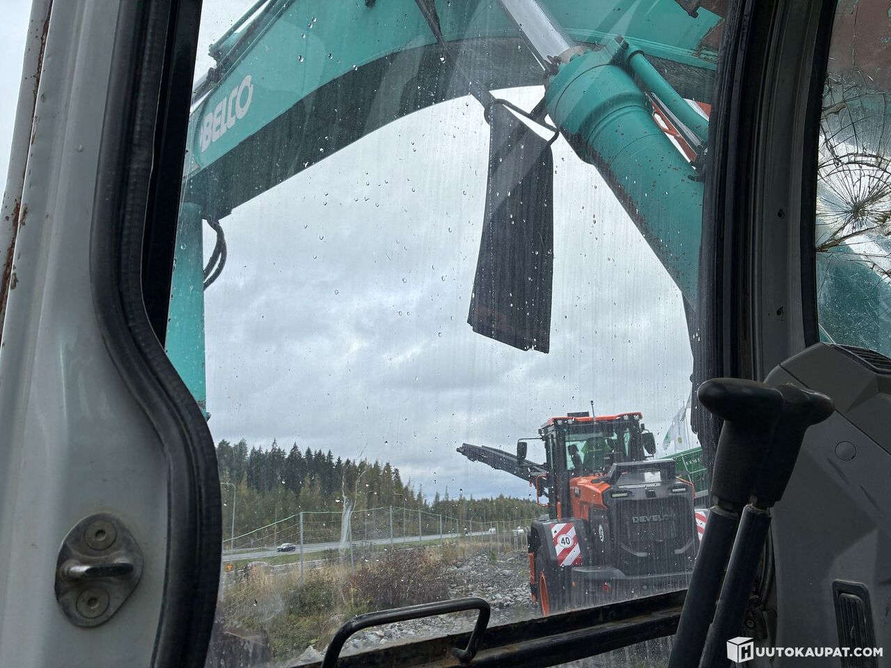 2002 Kobelco SK330LC-6E Crawler Excavator