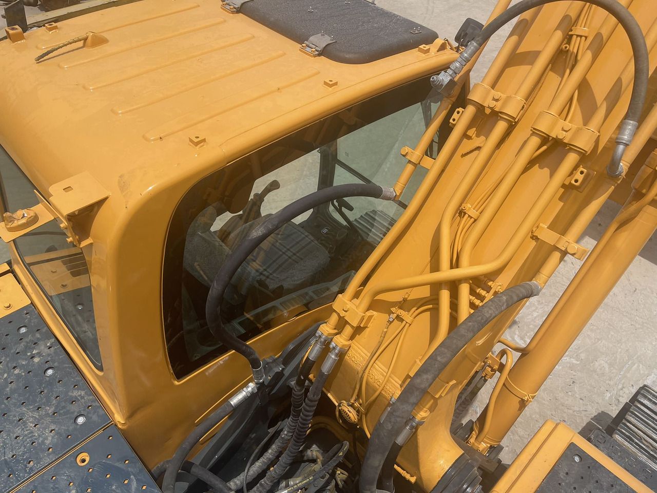 2019 Hyundai R220LC-9S Crawler Excavator