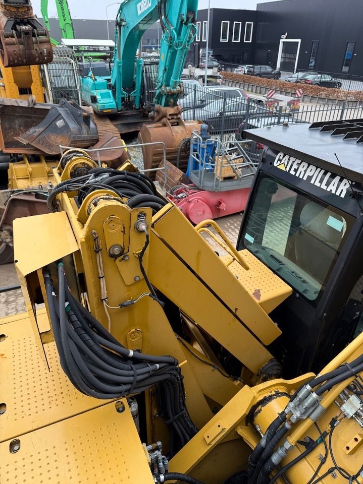 2008 Caterpillar 325D Material Handler