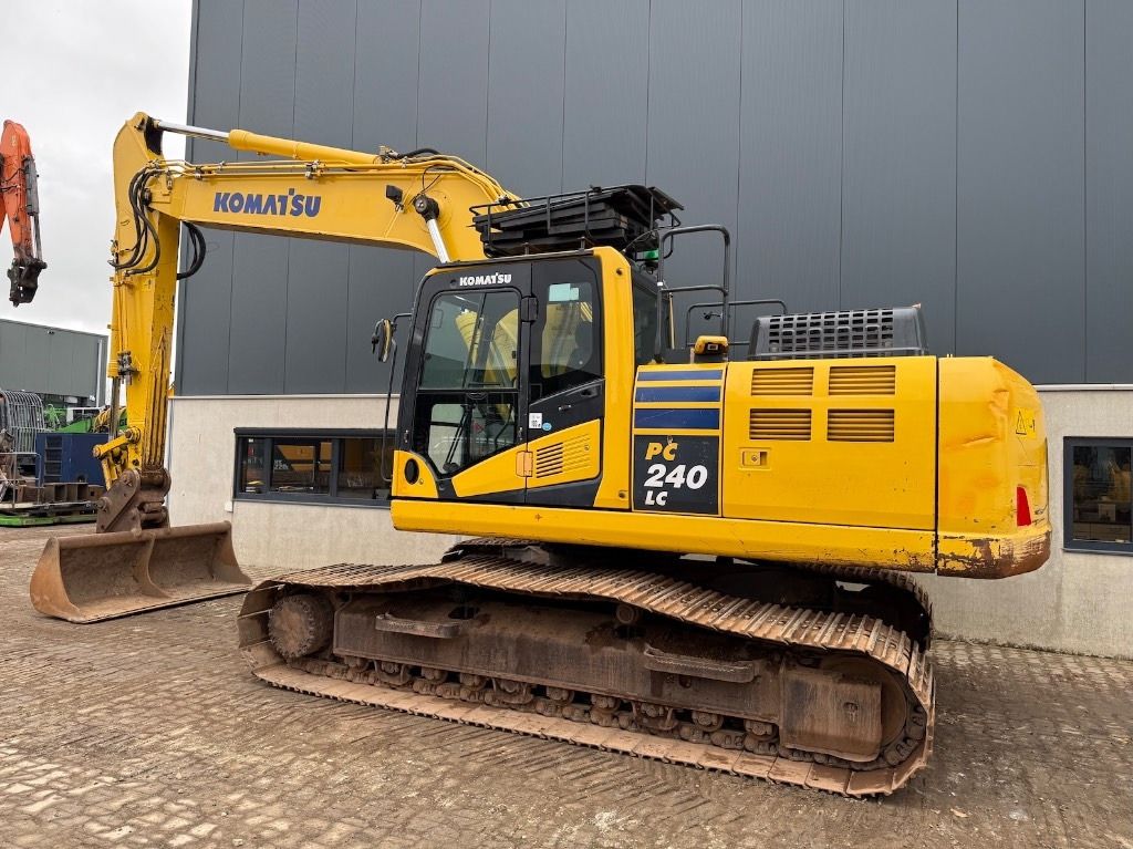 2020 Komatsu PC240LC-11 Crawler Excavator