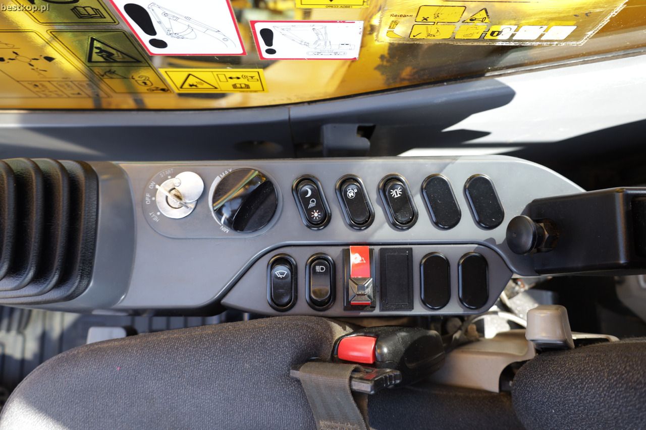 2018 Komatsu PC210LC-11 Crawler Excavator
