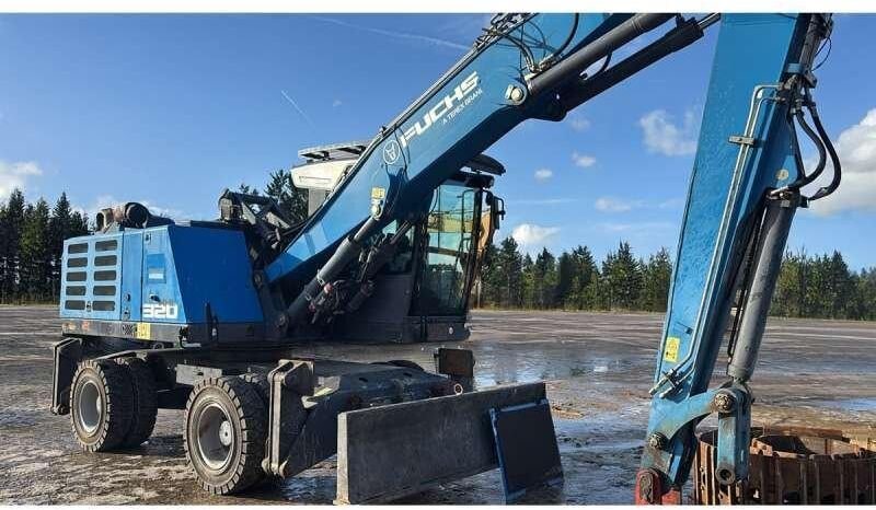 2017 Fuchs MHL320F Material Handler