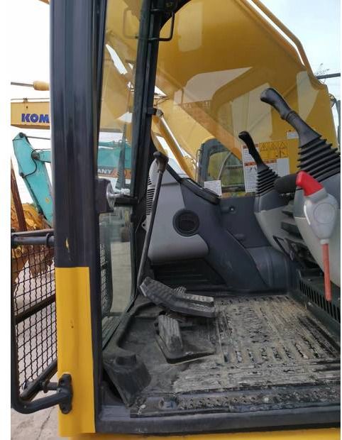 2020 Komatsu PC220-8 Crawler Excavator