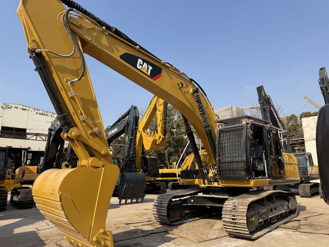 2025 Caterpillar 330DL Crawler Excavator