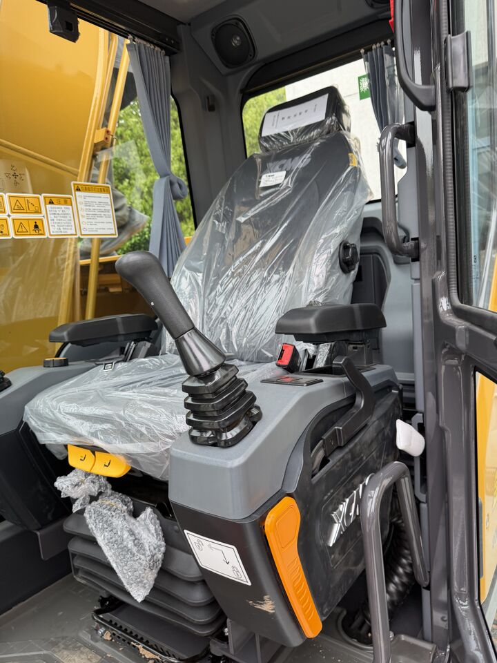 2026 XCMG XE135 Crawler Excavator