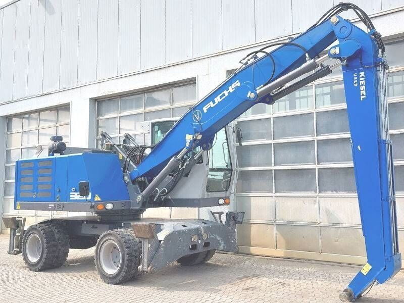 2016 Fuchs MHL320F Material Handler