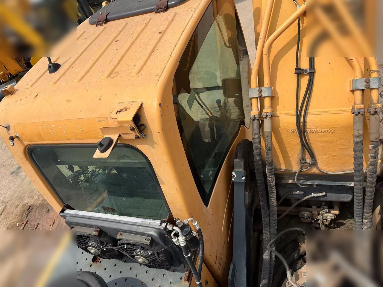 2014 Hyundai R305LC-9T Crawler Excavator