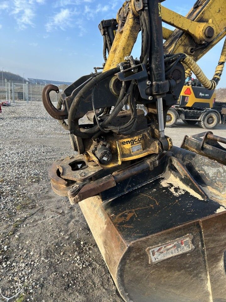 2021 Komatsu PC240LC-11 Crawler Excavator