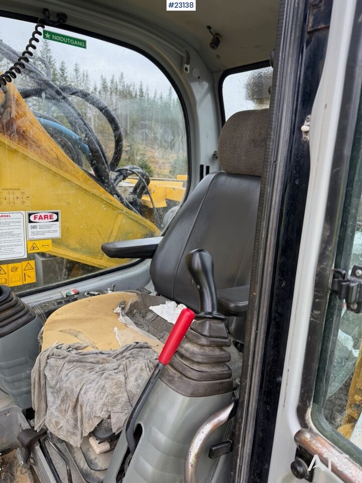 2006 New Holland E235SR Crawler Excavator