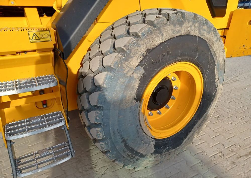 2022 JCB 427HT Wheel Excavator
