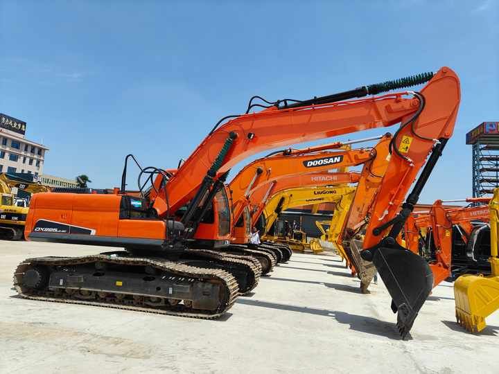 2020 Doosan DX225LC Crawler Excavator