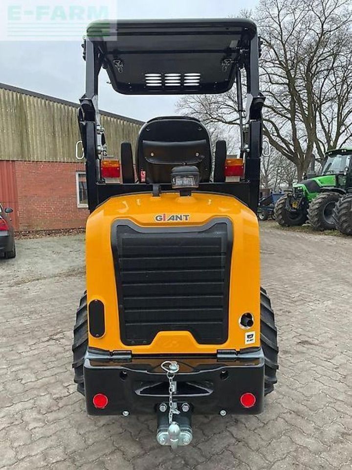 Giant G2300 HD Mini Excavator
