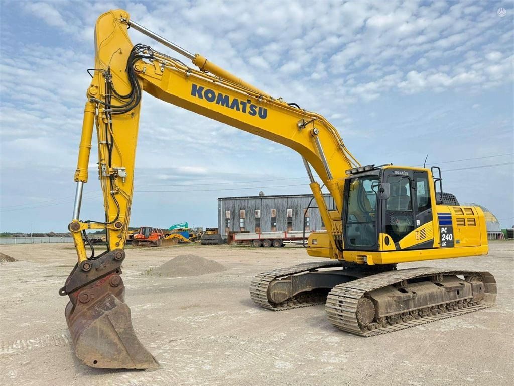 2015 Komatsu PC240LC-10 Crawler Excavator