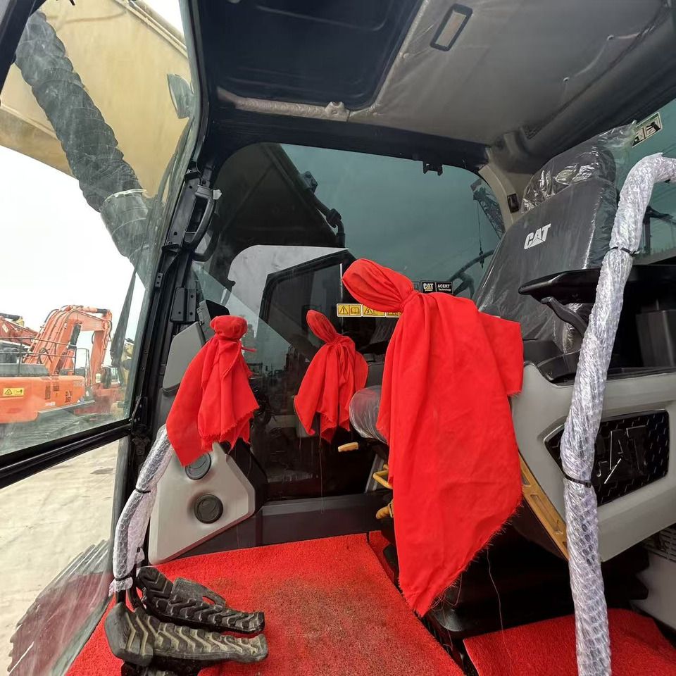 2023 Caterpillar 320