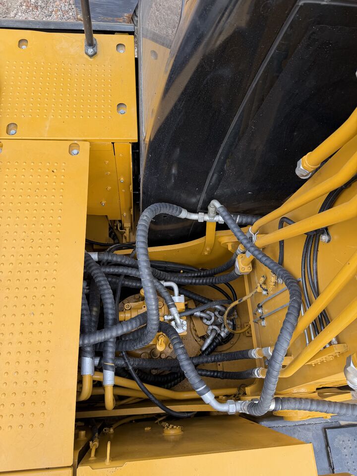 2025 Caterpillar 323D2L Crawler Excavator