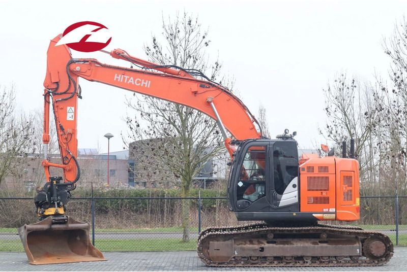 Hitachi ZX225 US LC-6 | Rototilt | Bucket | GOOD Condition (2018)