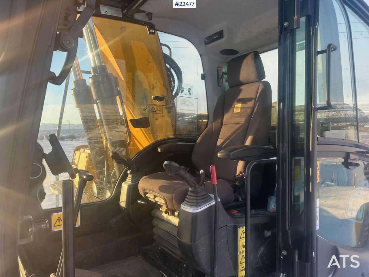 2016 JCB JZ140LC Crawler Excavator