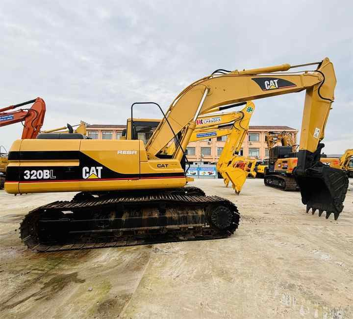 2015 Caterpillar 320B Gąsienicowa Koparka