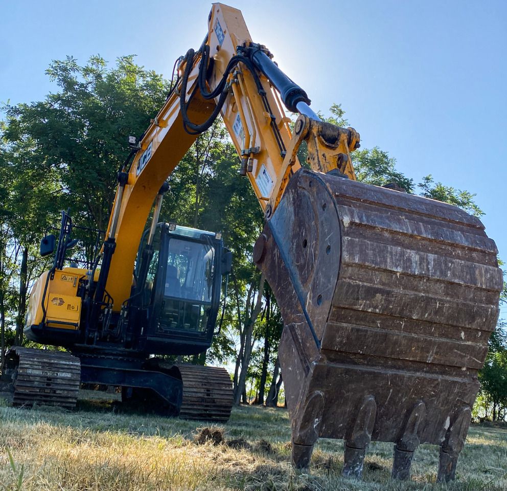 2019 JCB JS131LC