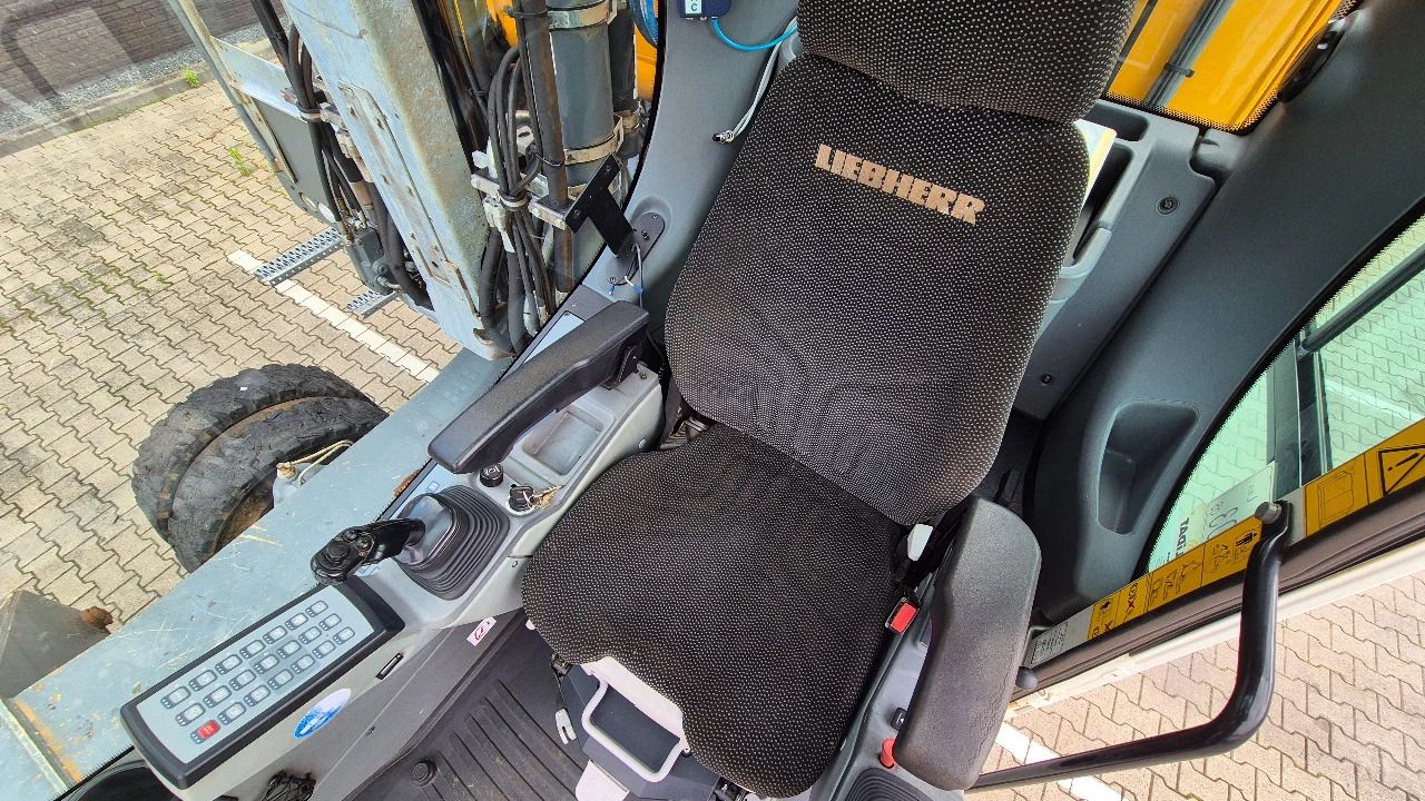 2017 Liebherr LH40 M Material Handler