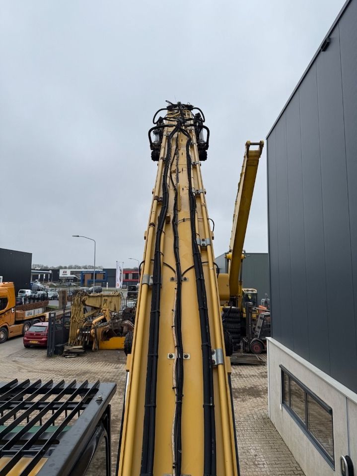 2008 Caterpillar 325D Material Handler