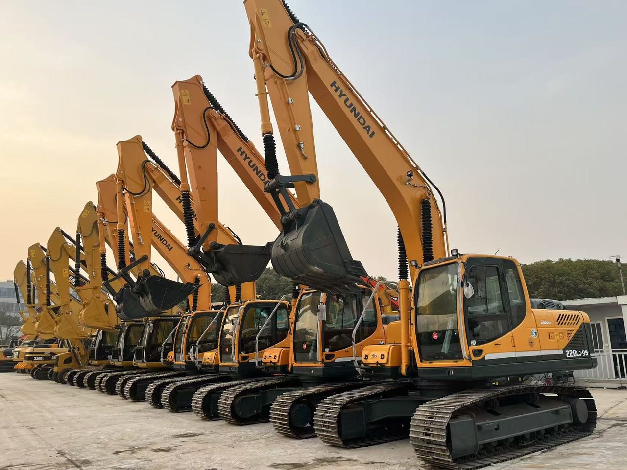 2022 Hyundai R220LC-9S Crawler Excavator