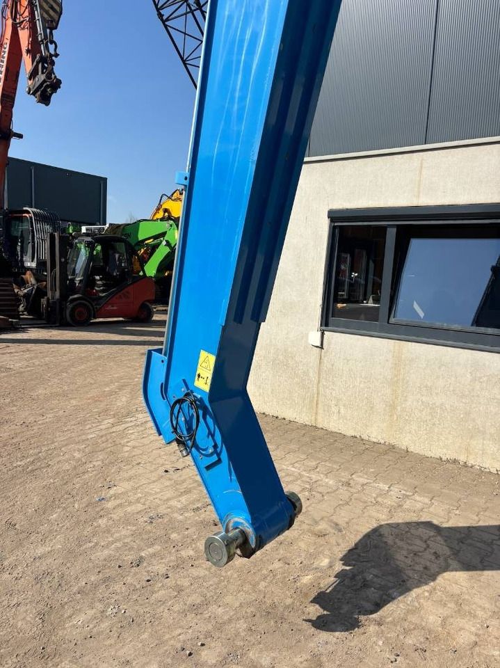 2018 Fuchs MHL320F Material Handler