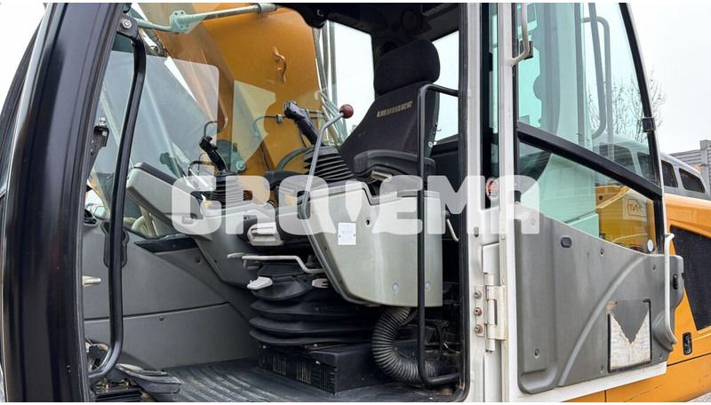 2013 Liebherr R926 LC Crawler Excavator