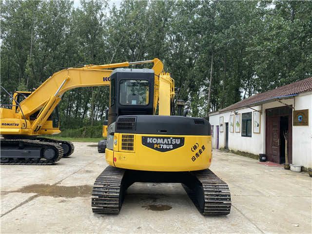2013 Komatsu PC200-8 Crawler Excavator