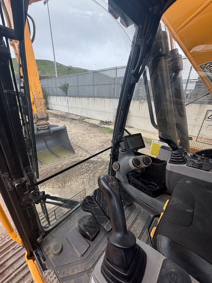 Excavator JCB (2021)