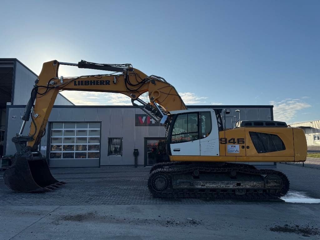 2016 Liebherr R946 Crawler Excavator