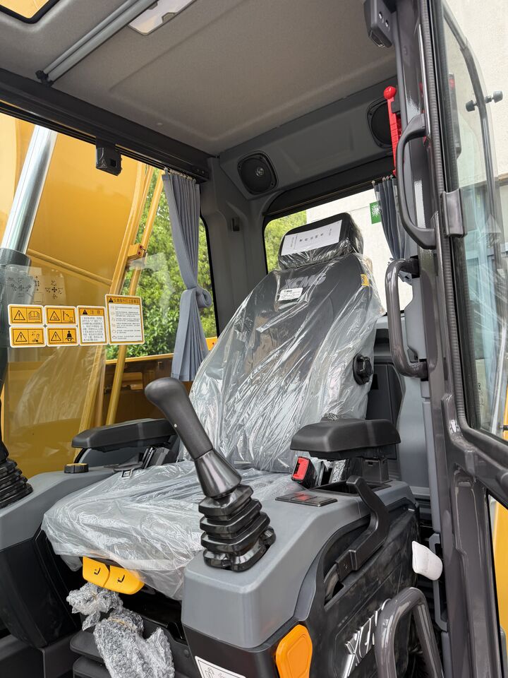 2026 XCMG XE135 Crawler Excavator