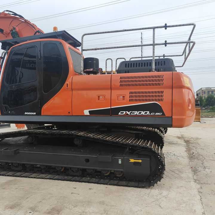 2020 Doosan DX300 Crawler Excavator