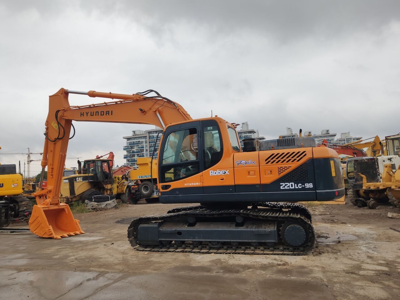 2022 Hyundai R220LC-9 Crawler Excavator