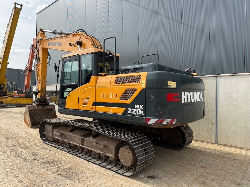 2019 Hyundai HX220L Crawler Excavator