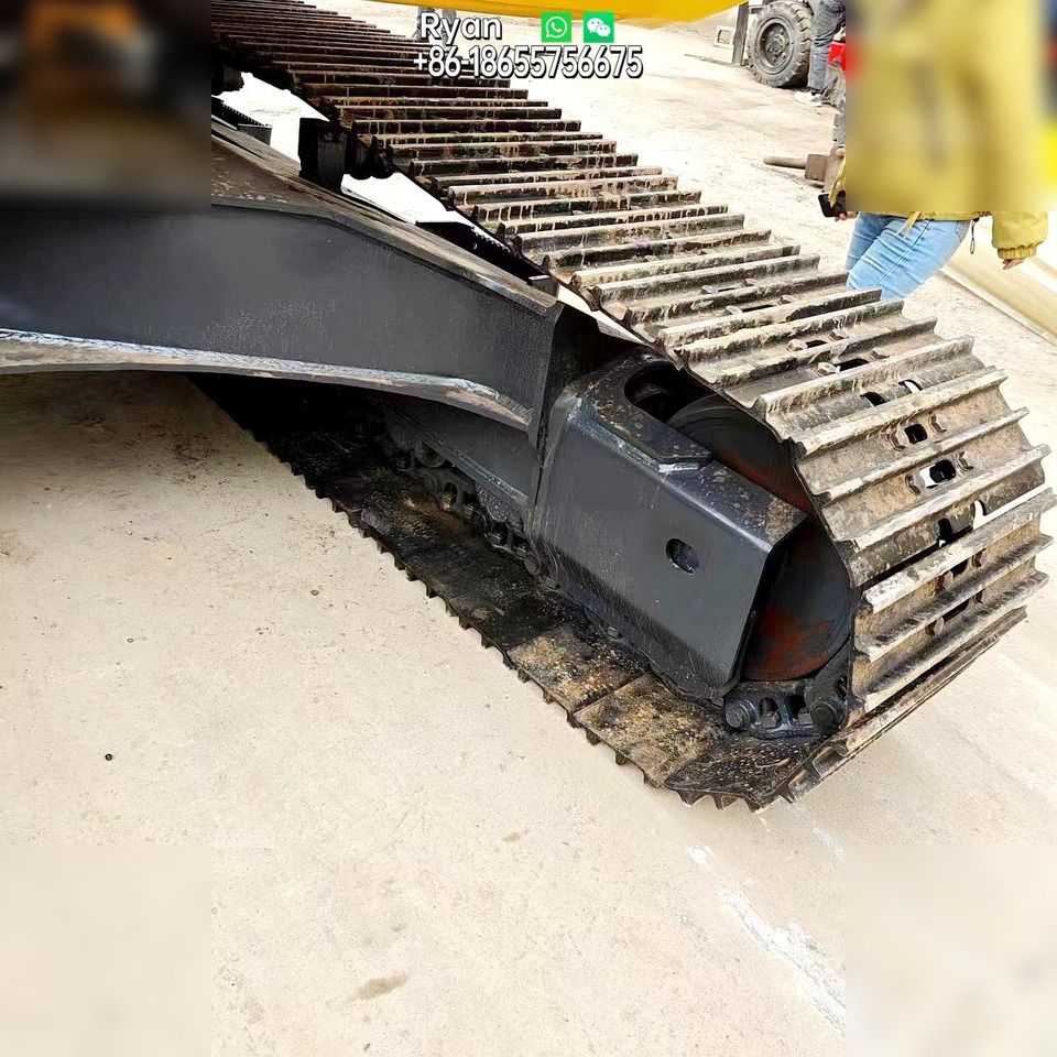 2022 Komatsu PC220-8 Crawler Excavator