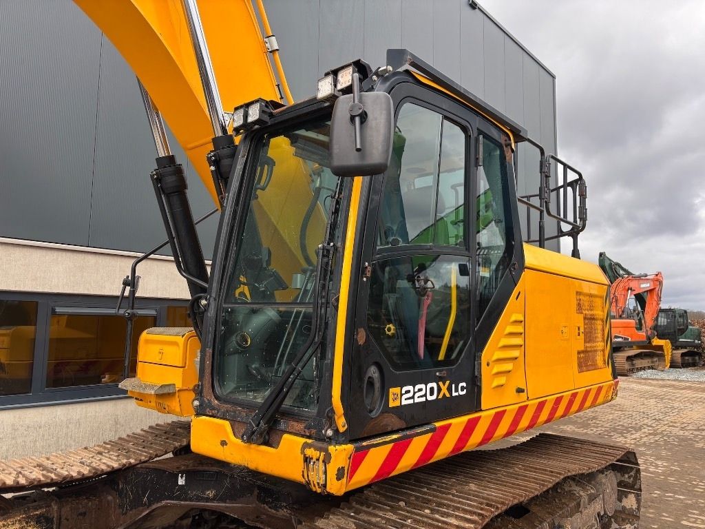 2018 JCB 220X Crawler Excavator